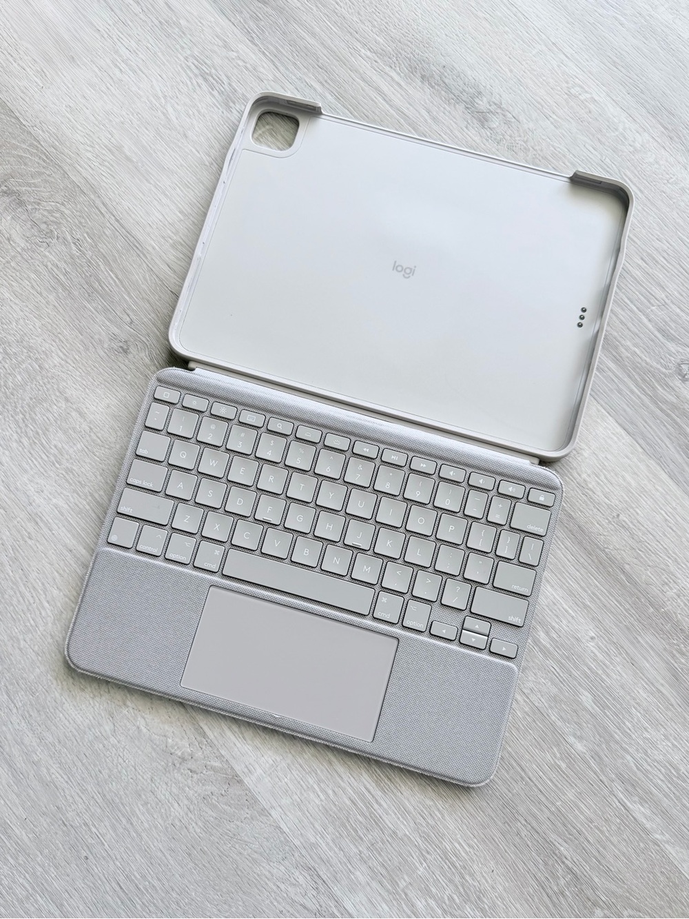 Logitech Combo Touch | iPad Pro 11 inch (1-4th Gen) | Sand